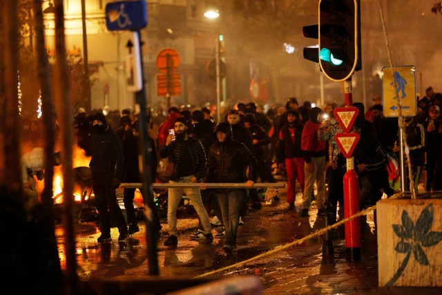 Kerusuhan setelah pertandingan Belgia melawan Maroko di Brussel, Belgia. Foto: Yves Herman/REUTERS