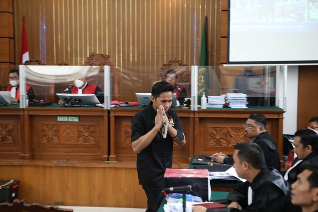 Richard Eliezer alias Bharada E saat jalani sidang lanjutan terkait dugaan pembunuhan berencana Brigadir J di Pengadilan Negeri Jakarta Selatan hari ini, Senin (28/11/2022). Foto: Aditia Noviansyah/kumparan