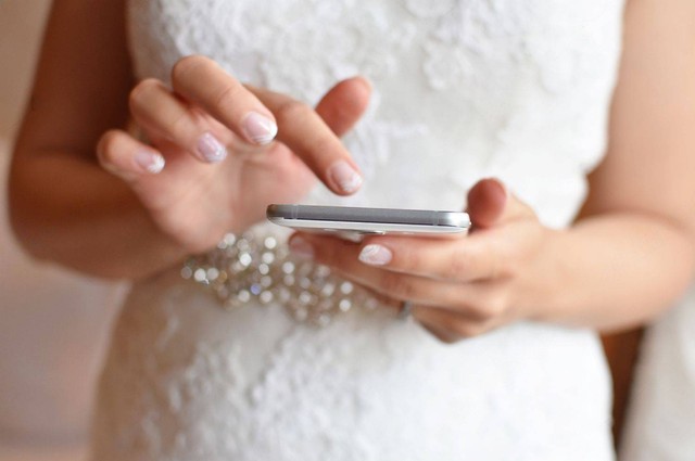 https://www.shutterstock.com/id/image-photo/bride-wedding-dress-holding-smartphone-hands-662974402