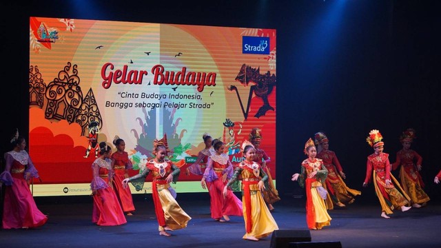 Foto Koleksi Strada: Tarian bagian penting dalam pentas budaya.