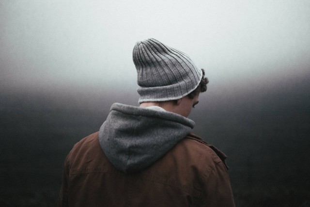 Kata-kata Teman Lama yang Sombong dan Melupakan Kita, foto: Unsplash/Andrew Neel