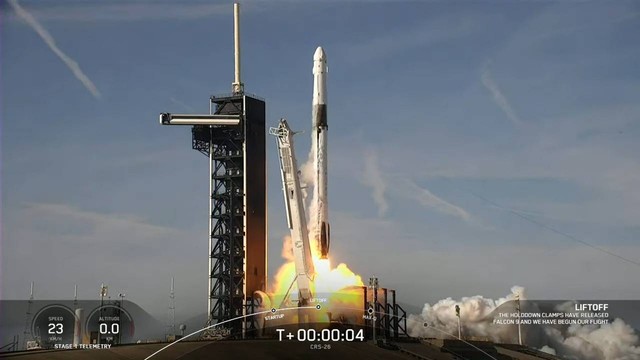 Peluncuran roket Falcon9 SpaceX membawa Satelit Surya-1 (SS-1) dari Kennedy Space Center, Florida, Sabtu (26/11). Foto: Dok. SpaceX