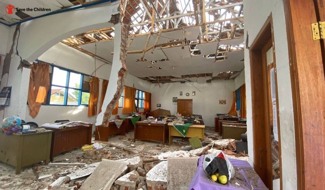 Kondisi salah satu sekolah di Cianjur yang hancur akibat gempa. Foto: Dok. Save The Children