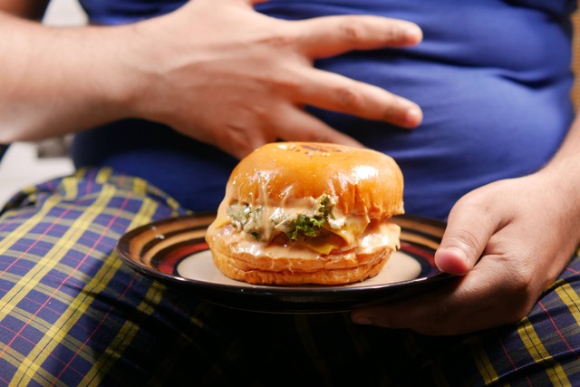 Perut membesar dan hilang nafsu makan jadi gejala dari hisprung. Foto: Unsplash