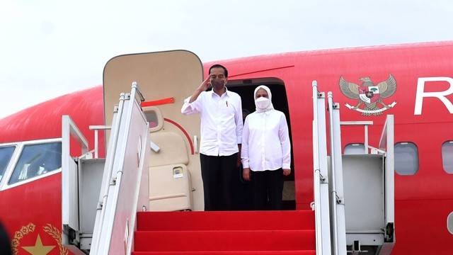 Presiden Joko Widodo saat akan berangkat untuk melakukan kunjungan kerja ke Bali, di Bandara Internasional Soekarno-Hatta, Tangerang. Foto: Kris/Biro Pers Sekretariat Presiden