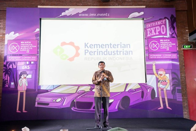 Direktur Jenderal Industri Logam, Mesin, Alat Transportasi, dan Elektronika (ILMATE), Kementerian Perindustrian RI, Taufiq Bawazier saat acara kick off OLX Auto IMX 2023 di Jakarta (28/11). Foto: NMAA