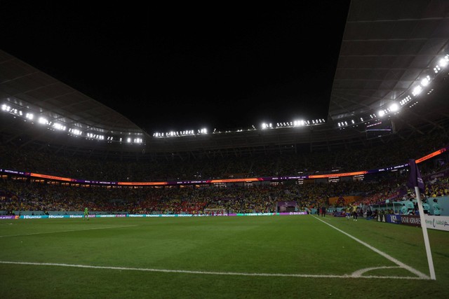Pandangan umum saat lampu meredup selama pertandingan Timnas Brasil melawan Timnas Swiss pada laga Grup G Piala Dunia 2022 Qatar di Stadion 974, Doha, Qatar. Foto: Carl Recine/REUTERS