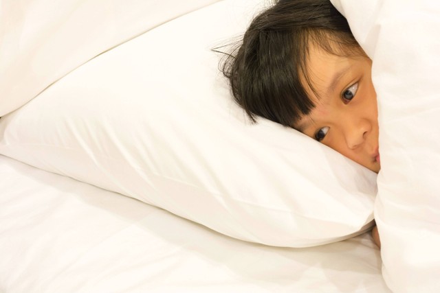 Ilustrasi anak tidak bisa tidur. Foto: BlurryMe/Shutterstock