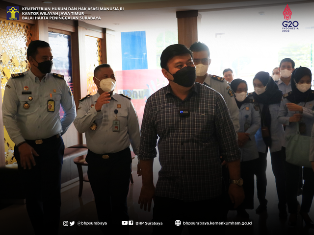 Sumber: foto-bhp-surabaya/Staf Khusus Menkumham Fajar B.S. Lase mengunjung BHP Surabaya, Senin siang (28/11).