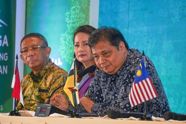Menko Perekonomian Airlangga Hartarto dalam pertemuan tingkat menteri BIMP EAGA ke-25 di Pontianak, Kalbar, Sabtu (26/11/2022). Foto: Kemenko Perekonomian