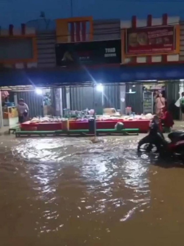 Kondisi banjir di sejumlah wilayah di Kabupaten Blora. Selasa (29/11/2022) (Foto: Dok Istimewa)