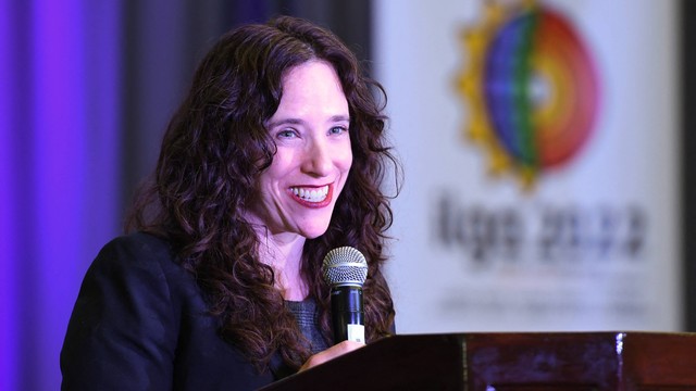Jessica Stern, Utusan Khusus AS untuk Hak LGBTQI+, berbicara pada Konferensi Dunia ILGA 2022 (The International Lesbian, Gay, Bisexual, Trans and Intersex Association World Conference) di Long Beach, California, pada 2 Mei 2022. Foto: Robyn Beck / AFP