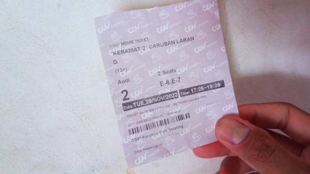 Tiket bioskop film Keramat 2: Caruban Larang. Dokumentasi Pribadi