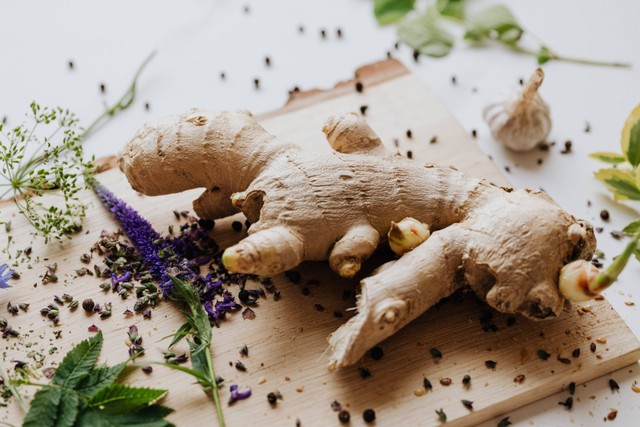 Lengkuas adalah bumbu makanan yang bisa dimanfaatkan sebagai obat tradisional. Foto: Pexels.com