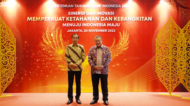 Gubernur BI Perry Warjiyo dan Presiden Jokowi dalam Pertemuan Tahunan Bank Indonesia (PTBI) di JCC Senayan, Jakarta, Rabu (30/11). Foto: Dok. Bank Indonesia