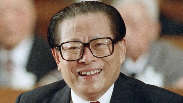 Sekretaris Jenderal Partai Komunis China Jiang Zemin tersenyum selama kongres PKC di Beijing pada 12 Oktober 1992. Foto: Mike Fiala/AFP