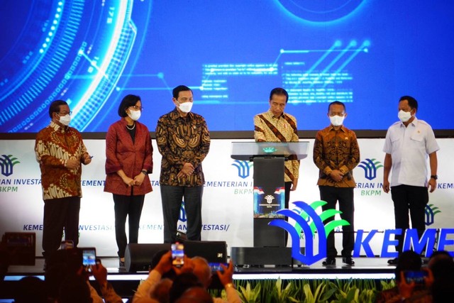 Presiden Jokowi didampingi para menteri dalam Rapat Koordinasi Nasional Investasi 2022 di Ritz Carlton, Jakarta, Rabu (30/11/2022). Foto: Dok. Kementerian Investasi 