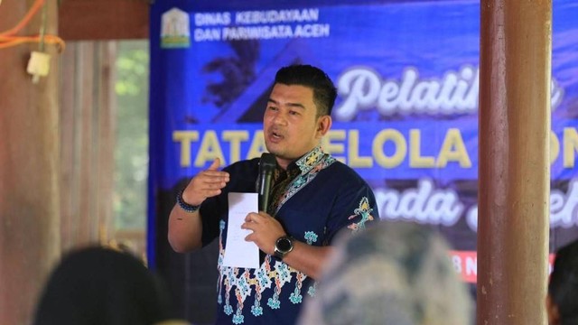 Kadisbudpar Aceh, Almuniza Kamal.