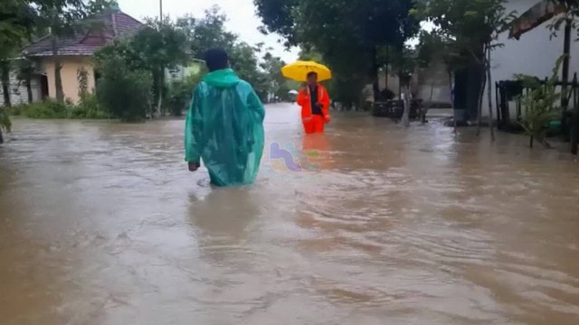 Kondisi banjir di akibat luapan Kali Kening di Kecamatan Parengan, Kabupaten Tuban, Jawa Timur. Rabu (30/11/2022) (Foto: Dok Istimewa).