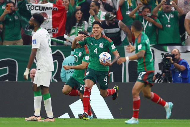 Selebrasi pemain Timnas Meksiko usai mencetak gol ke gawang Timnas Arab Saudi pada pertandingan Grup C Piala Dunia 2022 Qatar di Stadion Lusail, Lusail, Qatar.
 Foto: Kai Pfaffenbach/REUTERS
