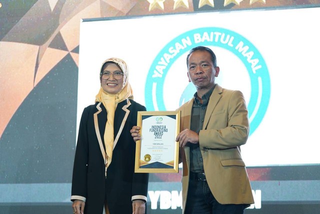 YBM BRILiaN meraih tiga kategori dalam ajang Indonesia Fundraising Award (IFA) 2022