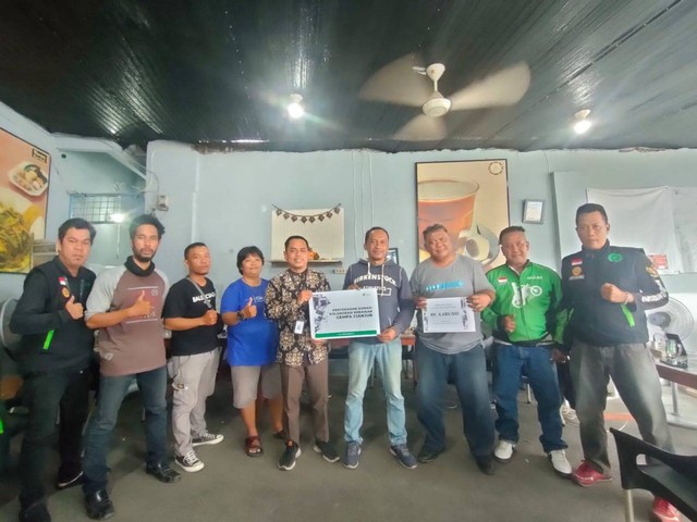 Usai melakukan aksi galang dana, Gojek Mitra Kamtibmas Medan menyerahkan bantuan ke Dompet Dhuafa Waspada untuk disalurkan kepada korban gempa di Cianjur, Rabu (30/11).