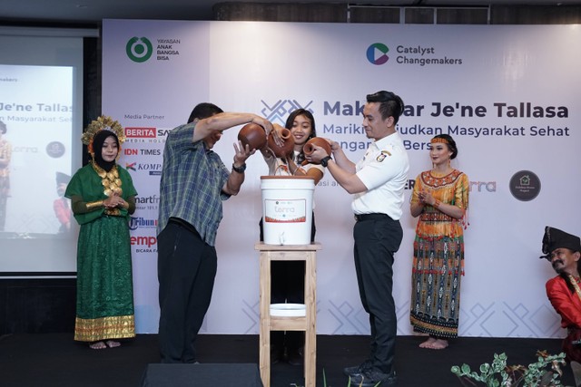 Peresmian proyek “Makassar Je'ne Tallasa” bertemakan Mariki’ Wujudkan Masyarakat Sehat dengan Air Bersih.  Dok. YABB.