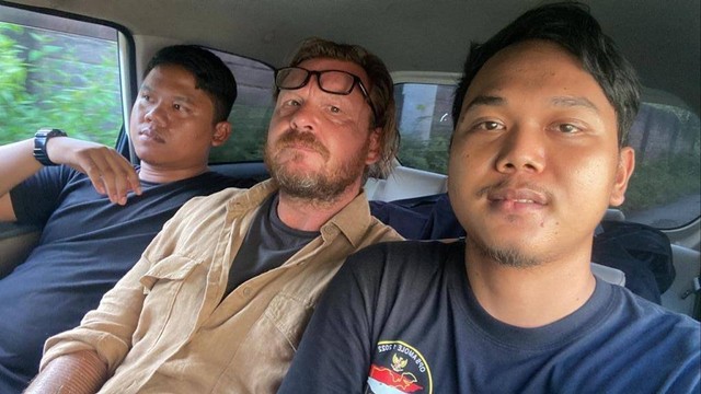 Divhubinter Polri tangkap 2 buronan kelas kakap Interpol di Bali. Foto: Dok. Istimewa