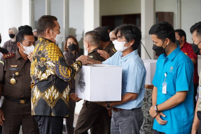 Jaksa Agung kembali menyalurkan bantuan untuk korban gempa Cianjur, Kamis (1/12/2022). Foto: Dok. Kejagung