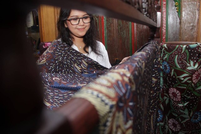 Anjani Sekar Arum, owner Kampung Wisata Batik Tulis Desa Sejahtera Astra dan Anjanie Batik Galeri. Foto/Rubianto