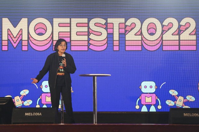 Menteri Keuangan Sri Mulyani Indrawati memberikan sambutan pada Ministry of Finance Festival 2022 (MOFEST 2022) di Jakarta, Kamis (1/12/2022).  Foto: Rivan Awal Lingga/Antara Foto
