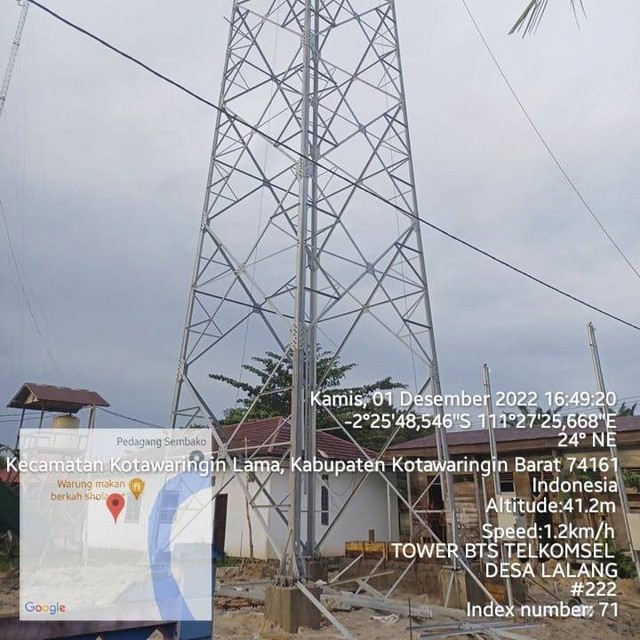 Saat ini pembangunan menara BTS Telkomsel di Desa Lalang, Kecamatan  Kotawaringin Lama, masih berlangsung. Foto: IST/InfoPBUN