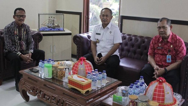 Mantan Kepala BNN Provinsi Sulawesi Barat Brigjen Pol Sungkono berpamitan di kantor Kemenkumham Sulbar. Foto: Istimewa