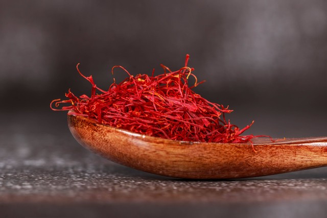 Saffron adalah rempah-rempah yang diperoleh dari putik bunga Crocus sativus. Foto: Pexels.com 