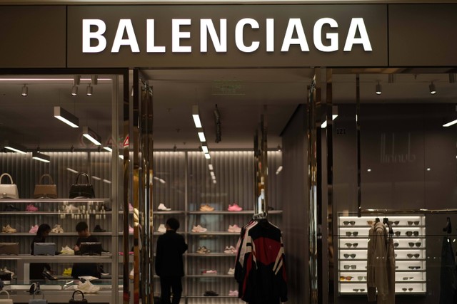 Ilustrasi brand Balenciaga. Foto: Robert Way/Shutterstock