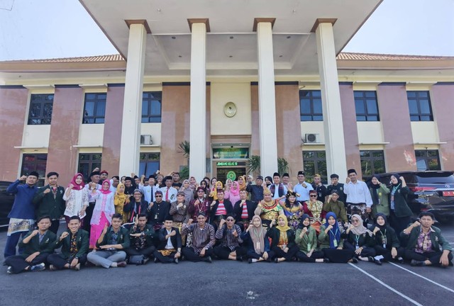 Foto Bersama Setelah Upacara Peringatan Hari Sumpah Pemuda di Halaman Pengadilan Negeri Jombang
