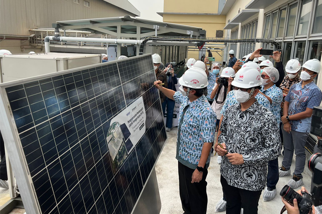 Pabrik tepung terigu Bogasari yang merupakan unit usaha dari PT Indofood Sukses Makmur Tbk, sudah memanfaatkan panel surya untuk sumber energi listrik. Foto: Dok. bogasari.com