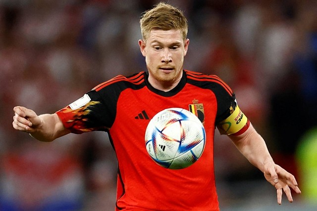 Pemain Belgia Kevin De Bruyne beraksi saat melawan Kroasia pada pertandingan Piala Dunia FIFA Qatar 2022 di Stadion Ahmad Bin Ali, Al Rayyan, Qatar, Kamis (1/12/2022). Foto: Stephane Mahe/REUTERS