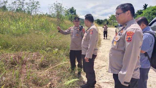 Peninjauan lokasi pembangunan Polda Papua Tengah di Kampung Karadiri II, Kabupaten Nabire. (Foto Polda Papua) 