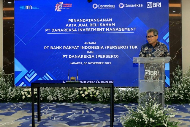 BRI dan Danareksa melakukan penandatanganan Akta Jual Beli Saham dalam rangka pembelian saham Danareksa Investment Management (DIM).  Foto: Dok. BRI