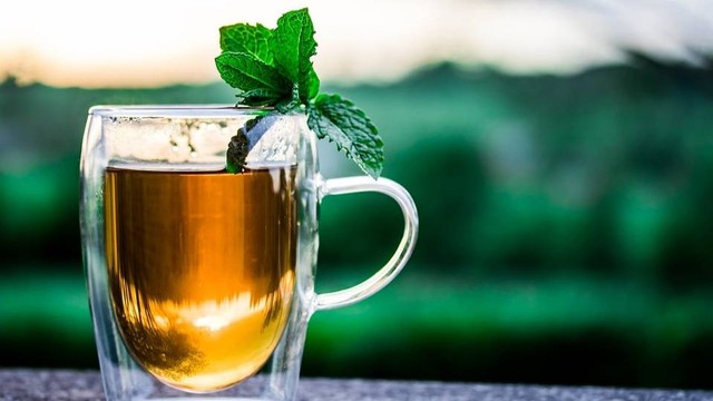 Sumber Foto: https://pixabay.com/photos/teacup-cup-of-tea-peppermint-tea-2325722/