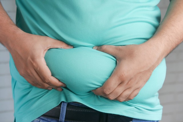 Cara menghilangkan lemak di perut adalah cara efektif untuk mengatasi perut buncit. Foto: Unsplash.com 