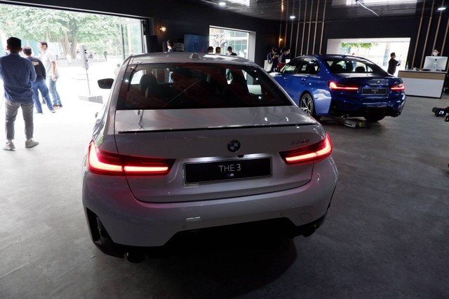 Peluncuran mobil baru new BMW Seri 3 dan M4 CSL di Plaza Senayan, Jakarta, Jumat (2/12/2022). Foto: Aditya Pratama Niagara/kumparan