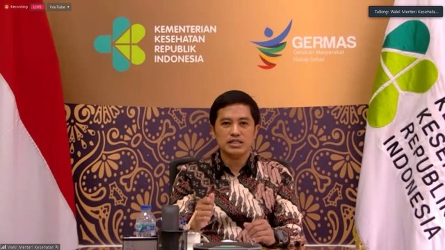 Wakil Menteri Kesehatan dr. Dante Saksono Harbuwono memberikan sambutan di Pembukaan Cathlab dengan Tindakan PCI Perdana RSUP Dr. Johannes Leimena Ambon secara daring, Jumat (2/12).  Foto: Ainun Nabila/kumparan