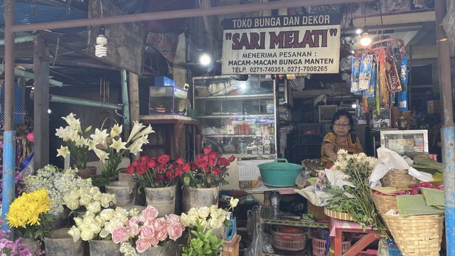 Toko bunga dan dekor "Sari Melati" milik Radjim yang terletak di sudut kanan pasar Kembang Solo, Kamis (17/11/2022) Dokumentasi: Sumber Pribadi