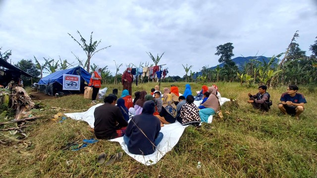 Relawan Provinsi Lampung yang membantu korban gempa bumi di Cianjur, Provinsi Jawa Barat. Foto: Ist