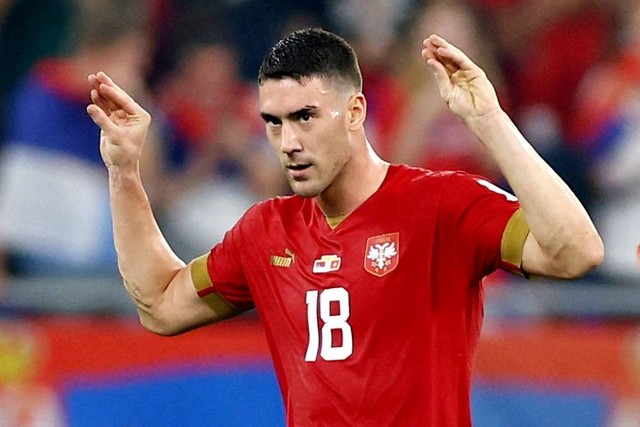 Pemain Serbia Dusan Vlahovic merayakan gol kedua mereka saat lawan Swiss pada Piala Dunia 2022, di Stadium 974, Doha, Qatar, Jumat (2/12/2022). Foto: Hannah McKay/REUTERS