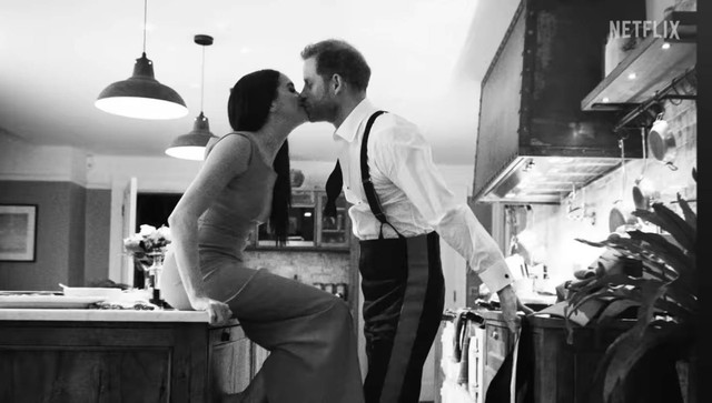 Trailer dokumenter Pangeran Harry dan Meghan Markle, "Harry & Meghan", dirilis oleh Netflix. Foto: YouTube/Netflix