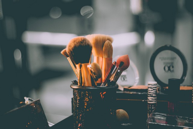 Kata-kata tentang make up. Foto: Unsplash/Raphael Lovaski.