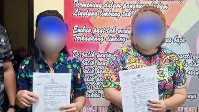 2 eks karyawan Bank BRI ditahan Polda Sulawesi Utara karena diduga melakukan pemalsuan dokumen hingga menyebabkan kerugian sebesar Rp 5,3 miliar.